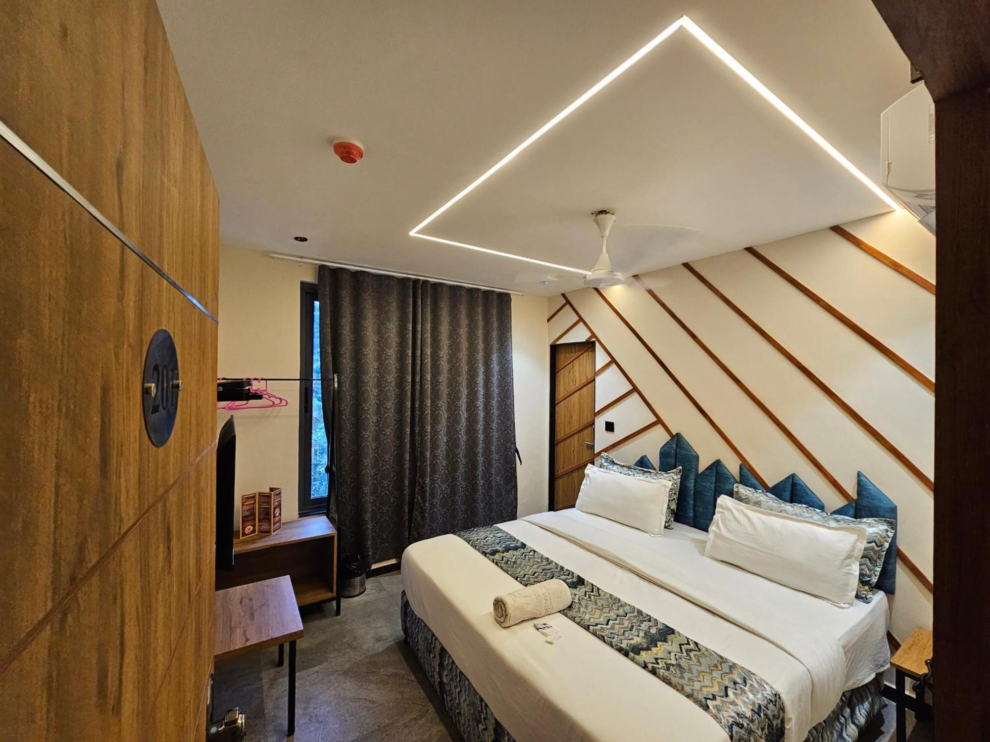 Hotel Nova Palm Райкот Екстериор снимка