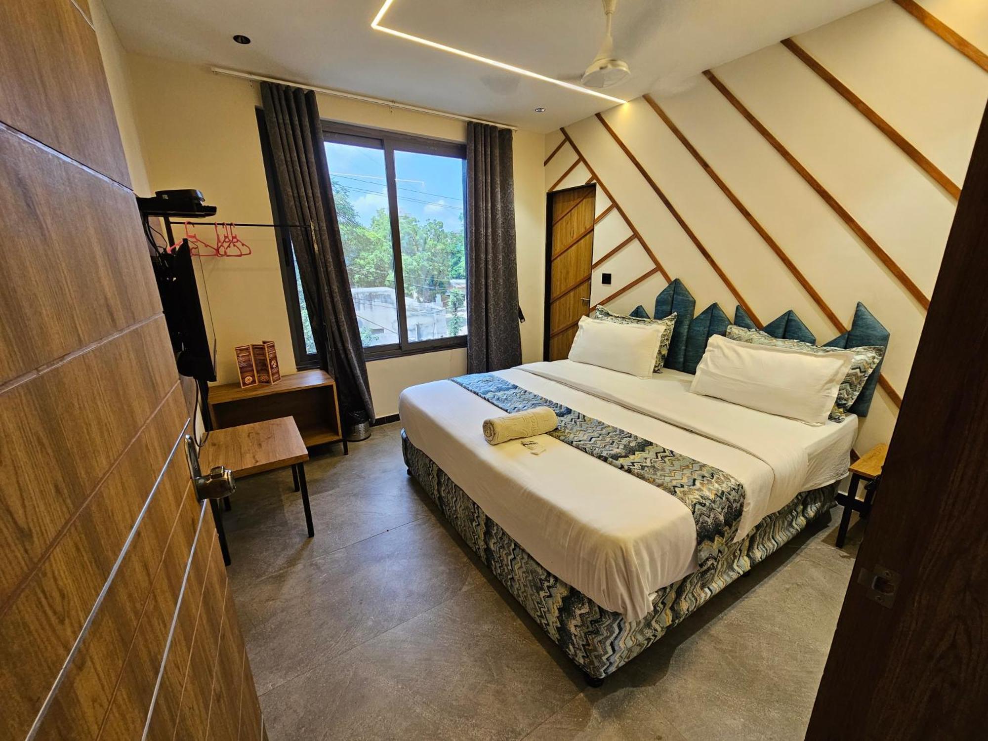 Hotel Nova Palm Райкот Екстериор снимка