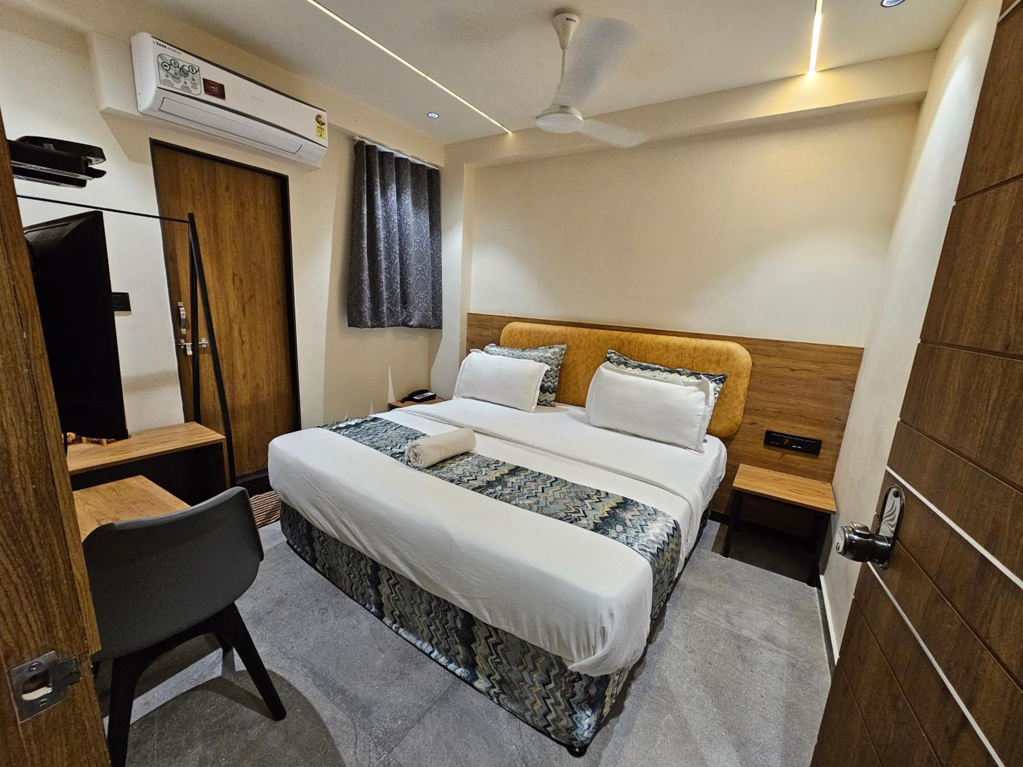 Hotel Nova Palm Райкот Екстериор снимка